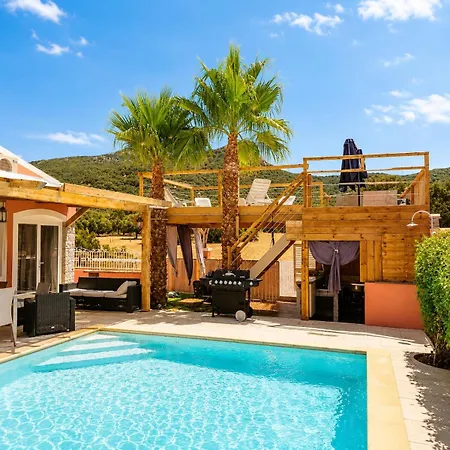 Holiday home Colandra, 4 Chambres, 10min De Santa Guilia